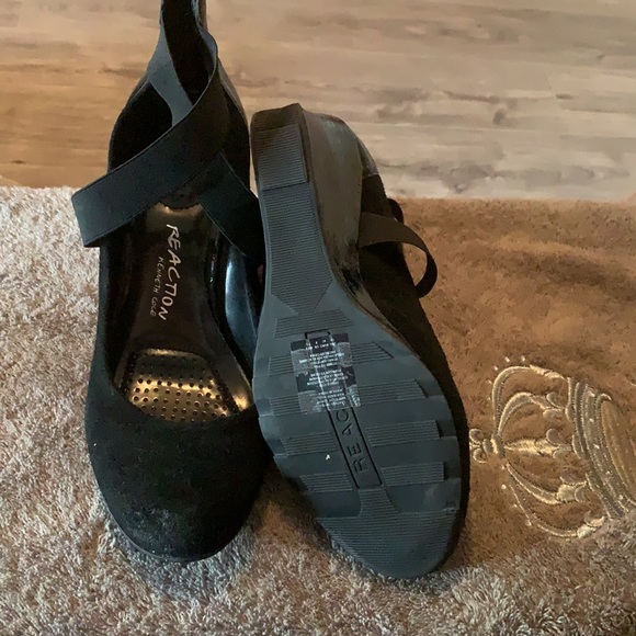 Reaction by Kenneth Cole - Picture 2 of 3